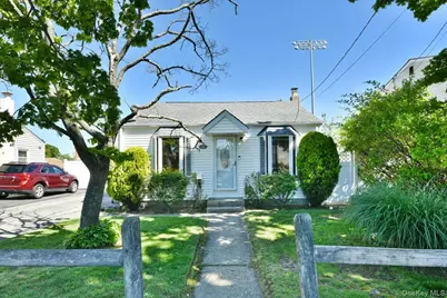 11 Glenda Drive, West Babylon, NY 11704 - Photo 2