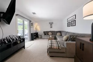 937 Skyline Dr, Coram, NY 11727 - Photo 4