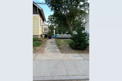 70 Staples Street, Farmingdale, NY 11735 - Photo 32