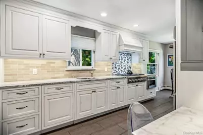 15 Joyce Court, Woodbury, NY 11797 - Photo 2