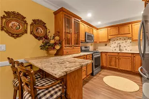 1125 Savoy Dr, Melville, NY 11747 - Photo 8