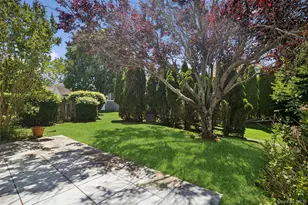 621 Spring Lake Dr, Middle Island, NY 11953 - Photo 32