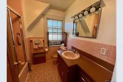 11515 Babbage Street, Richmond Hill, NY 11418 - Photo 32