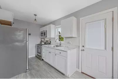 25 E Seacrest Avenue, Lindenhurst, NY 11757 - Photo 42