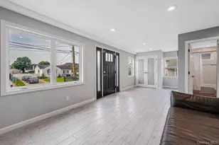 25 E Seacrest Ave, Lindenhurst, NY 11757 - Photo 18