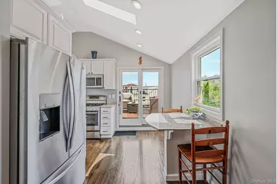 25 E Seacrest Avenue, Lindenhurst, NY 11757 - Photo 26