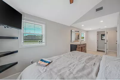 25 E Seacrest Avenue, Lindenhurst, NY 11757 - Photo 30