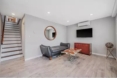 25 E Seacrest Avenue, Lindenhurst, NY 11757 - Photo 16