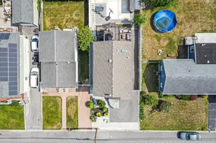 25 E Seacrest Ave, Lindenhurst, NY 11757 - Photo 4
