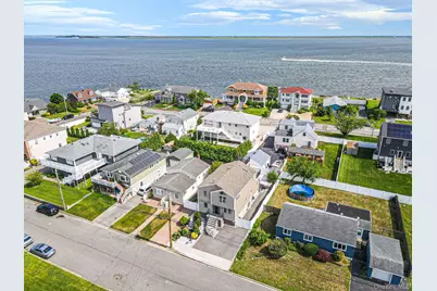 25 E Seacrest Avenue, Lindenhurst, NY 11757 - Photo 2