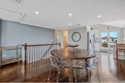 25 E Seacrest Avenue, Lindenhurst, NY 11757 - Photo 24