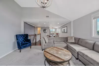 25 E Seacrest Avenue, Lindenhurst, NY 11757 - Photo 22