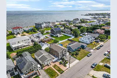 25 E Seacrest Avenue, Lindenhurst, NY 11757 - Photo 6