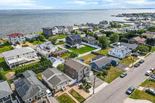 25 E Seacrest Ave, Lindenhurst, NY 11757 - Photo 6