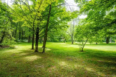 202 S Quaker Lane, Hyde Park, NY 12538 - Photo 24