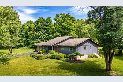202 S Quaker Lane, Hyde Park, NY 12538 - Photo 2