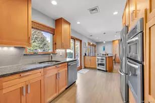 121 Strattford Rd, New Hyde Park, NY 11040 - Photo 8