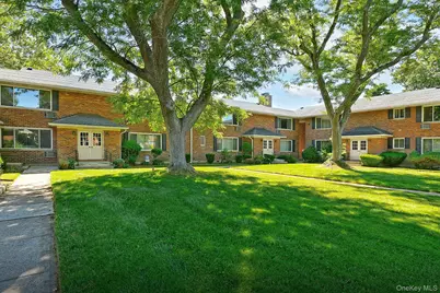 172 Edmunton Drive #D9, North Babylon, NY 11703 - Photo 2