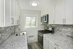 172 Edmunton Dr, North Babylon, NY 11703 - Photo 10