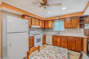 345 Earle St, Central Islip, NY 11722 - Photo 8