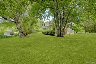 9 Oak Hill Rd, Chappaqua, NY 10514 - Photo 2