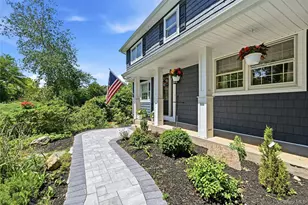 5 Crabapple Ct, Mount Sinai, NY 11766 - Photo 2