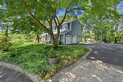 5 Crabapple Court, Mount Sinai, NY 11766 - Photo 2