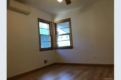 198 Clermont Pl, New York, NY 10314 - Photo 10