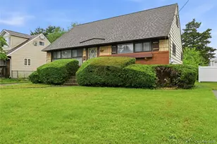 50 Moeller St, Hicksville, NY 11801 - Photo 2
