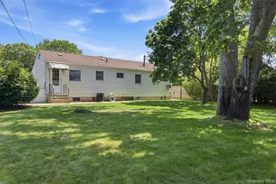 22 Berry Lane, Centereach, NY 11720 - Photo 20
