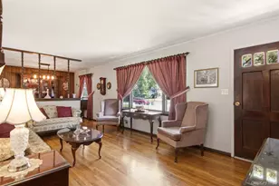 22 Berry Ln, Centereach, NY 11720 - Photo 4