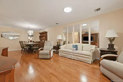 90 Knolls Drive, Stony Brook, NY 11790 - Photo 10