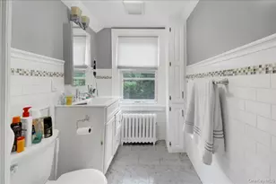 9 Howard Ave, White Plains, NY 10606 - Photo 8