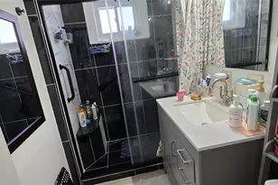 102-06 213th St, Queens Village, NY 11429 - Photo 20