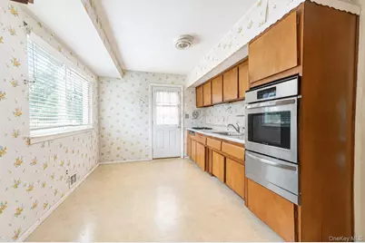 1614 N Gardiner Drive, Bay Shore, NY 11706 - Photo 8