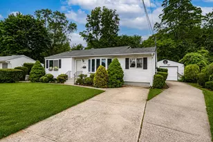 1614 N Gardiner Dr, Bay Shore, NY 11706 - Photo 36