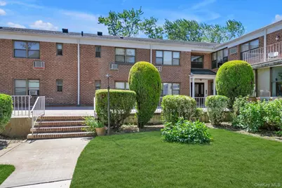1203 E Broadway #G13, Hewlett, NY 11557 - Photo 2
