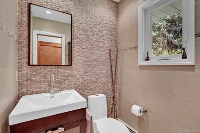 1304 Sycamore Avenue, Bohemia, NY 11716 - Photo 16