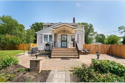 70 Massachusetts Avenue, Bay Shore, NY 11706 - Photo 2