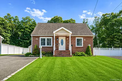 34 Weichers Street, Ronkonkoma, NY 11779 - Photo 2