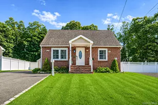 34 Weichers St, Ronkonkoma, NY 11779 - Photo 2