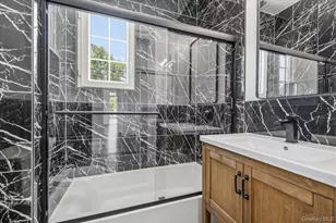300 Demott Ave, Rockville Centre, NY 11570 - Photo 18