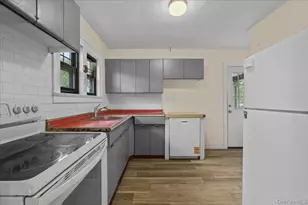 37 Yates Ave, Poughkeepsie, NY 12601 - Photo 12