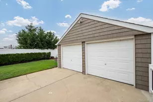 59 Lambert Ave, Farmingdale, NY 11735 - Photo 22
