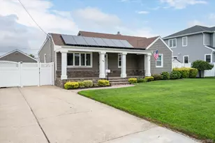 59 Lambert Ave, Farmingdale, NY 11735 - Photo 2