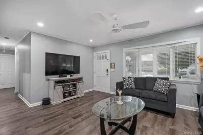 59 Lambert Avenue, Farmingdale, NY 11735 - Photo 6