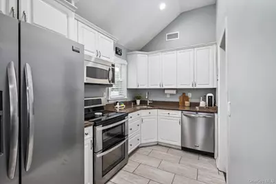 59 Lambert Avenue, Farmingdale, NY 11735 - Photo 8