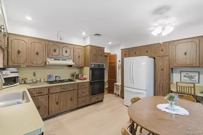22 Stephens Court, Hauppauge, NY 11788 - Photo 10