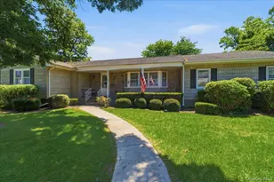 22 Stephens Ct, Hauppauge, NY 11788 - Photo 2