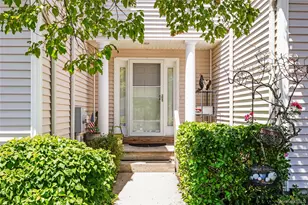 1302 Willow Pond Dr, Riverhead, NY 11901 - Photo 6